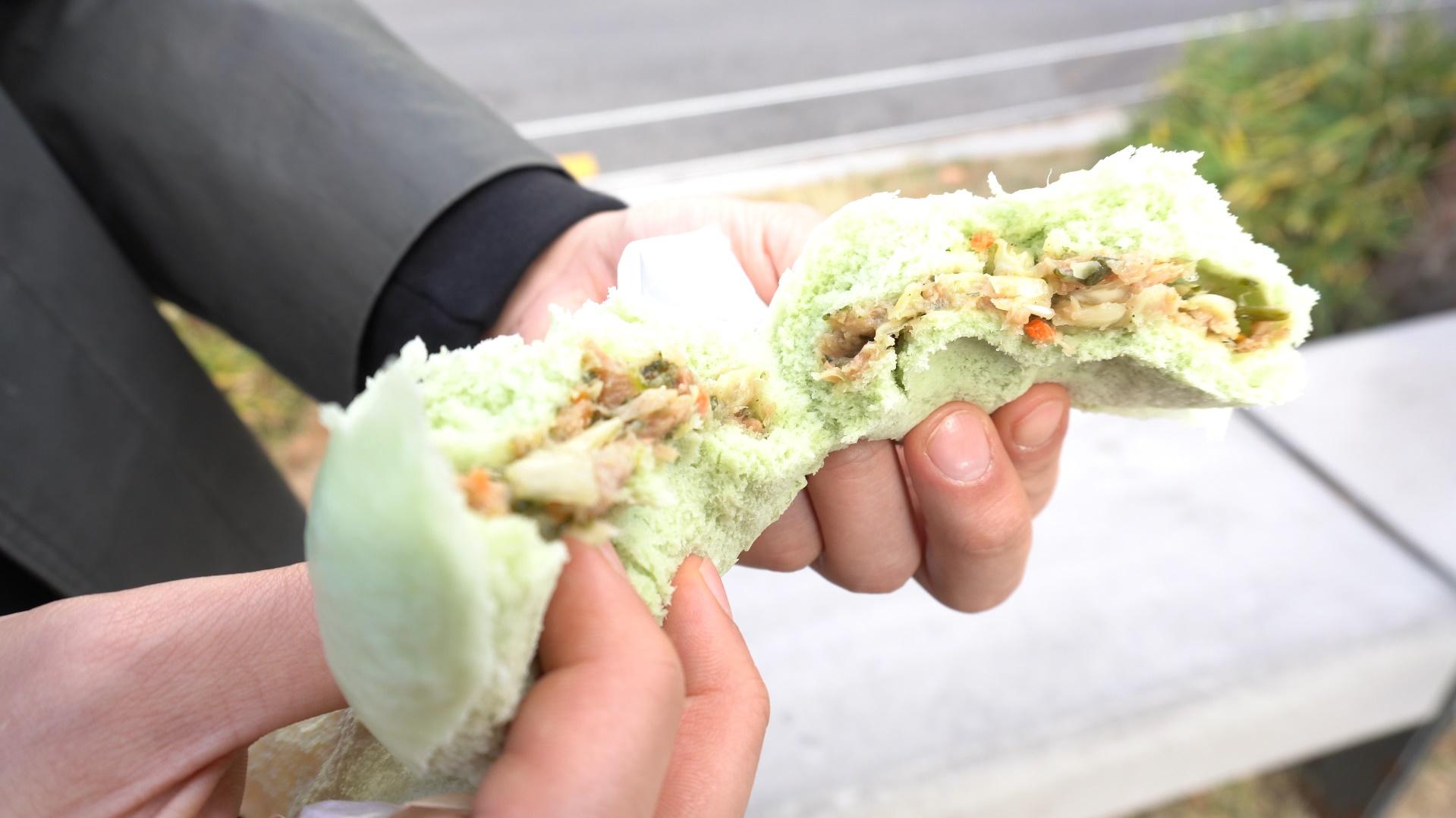 korea, hongdae, seoul, street food, korean food, travel, hongdae things to do, bungeoppang, fish-shaped pastry, fish cake, red bean bun, hoppang, korean bun, pizza, must eat, must try